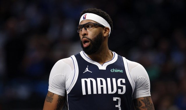 开云官网-浓眉独行侠生涯至今只打了29场 场均20.2分10.8篮板1.8盖帽